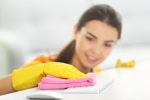 Careful hard floor cleaning for a commercial space in N4