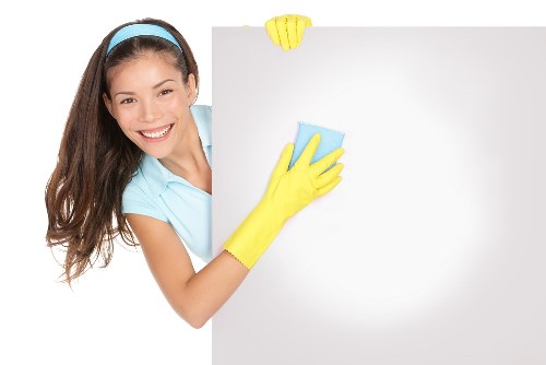 Professional cleaning of desks and shared office areas in N4